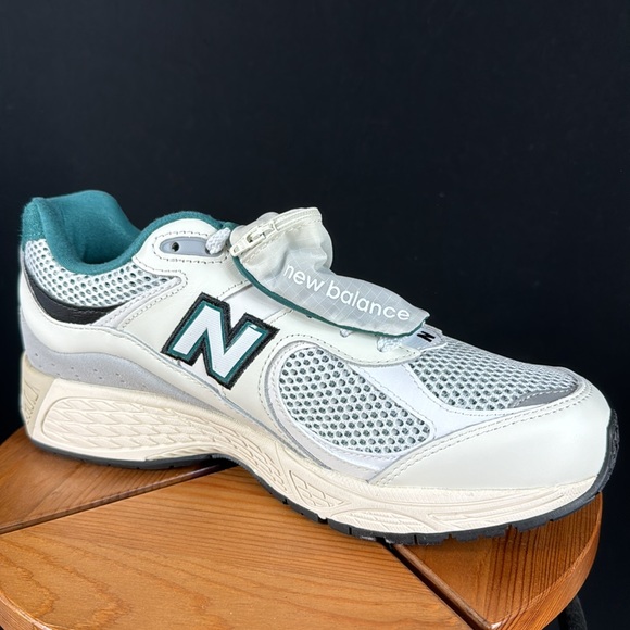 New with tags NB shoes. 9 1/2 men’s. - Picture 4 of 9